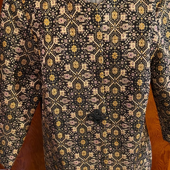 Amazing jacket with gold metallic thread - Picture 2 of 5